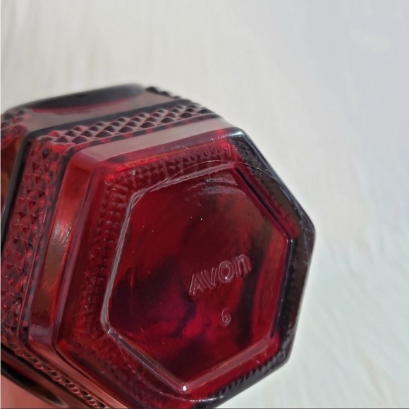 DARK RED VASE AVON CUT GLASS CAPE COD 1876 WINE DECANTER WINE COLOR PERFECT COND - Picture 4 of 8